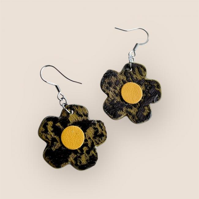 BOUCLES D'OREILLES FLEURS, EN CUIR, MODÈLE ANIA
