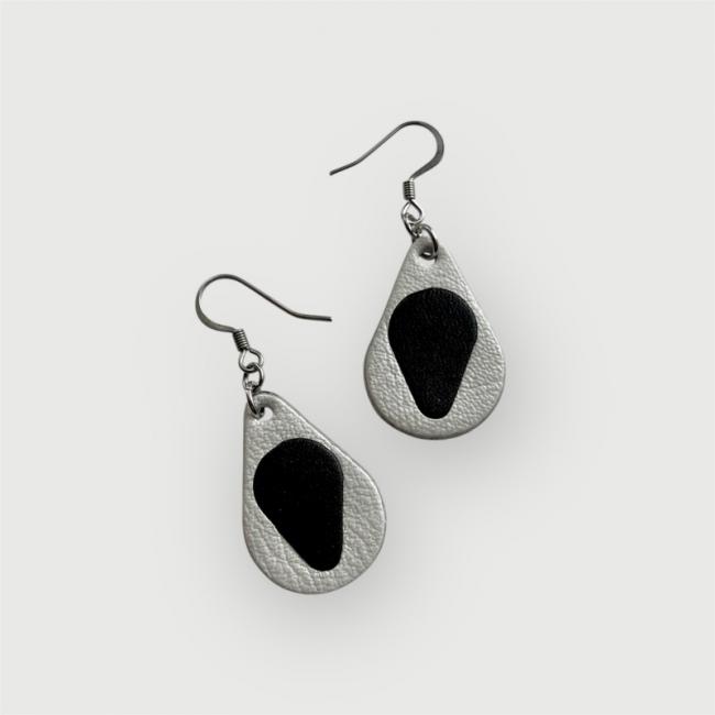 BOUCLES D'OREILLES CUIR NOIR ET BLANC, ALBA