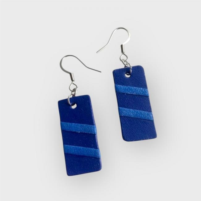BOUCLE D'OREILLE EN CUIR BLEU, ANNE