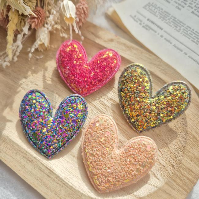 Broches coeur paillette