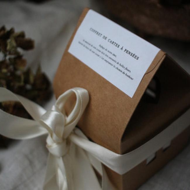 Coffret- maisonnette de 30 cartes à pensées + support bois de chêne