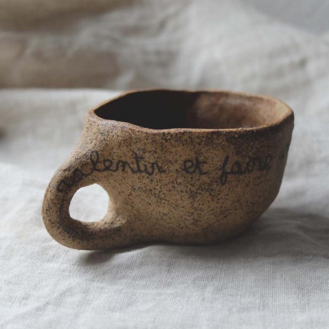 Tasse anse grès - Ralentir