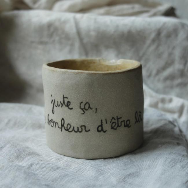 Tasse grès - Le bonheur d'être là  - petit défaut