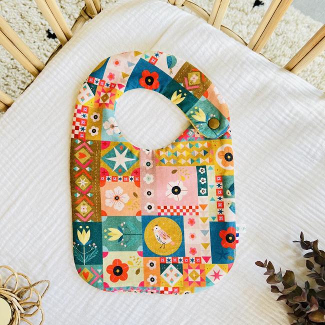Petit Bavoir Mon Patchwork Fleuri