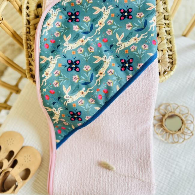 La cape de bain Au Pays d’Alice