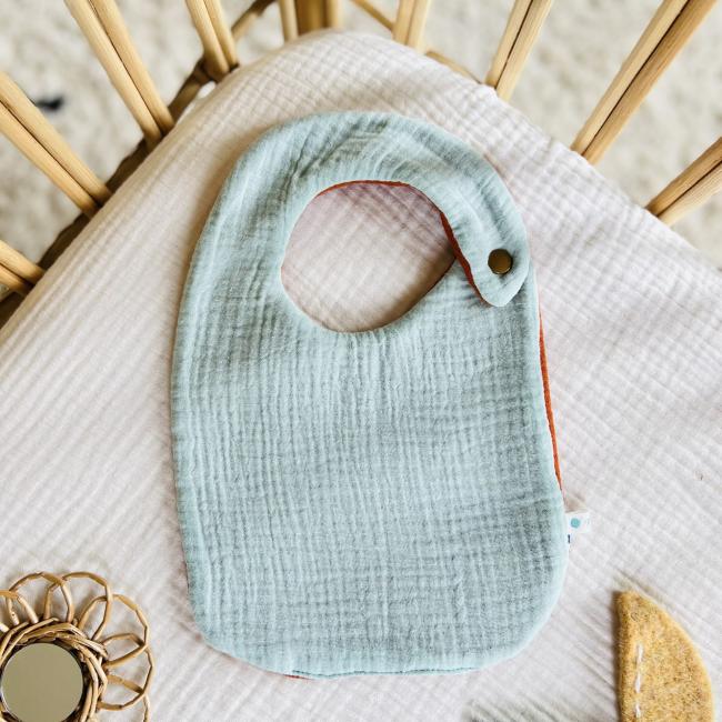 Petit Bavoir Vert d&rsquo;eau d&rsquo;automne