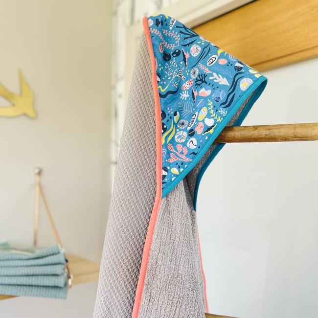 La cape de bain – Sous l&rsquo;Oc&eacute;an