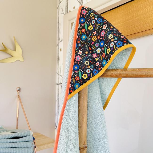 La cape de bain &#8211; Jolies Fleurs
