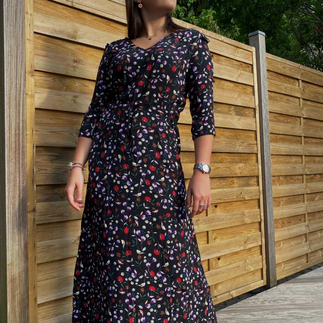 Robe longue noire petites fleurs
