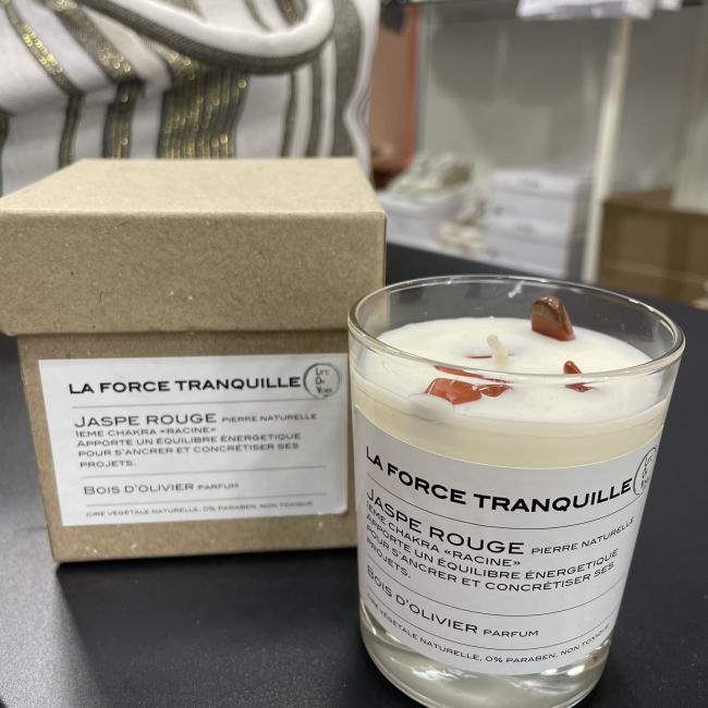 BOUGIE LOV LA FORCE TRANQUILLE JASPE ROUGE, bois d'olivier 