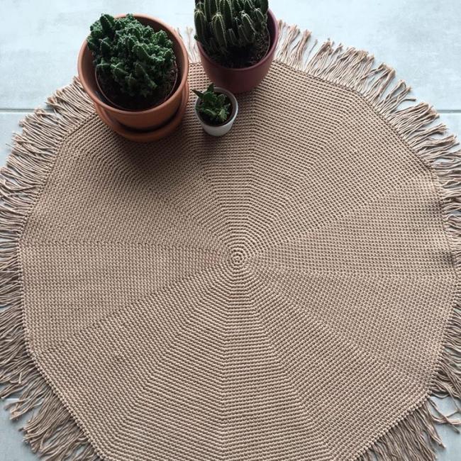 Tapis camel frangé