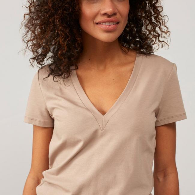 T-shirt col V, manches courtes, coupe droite