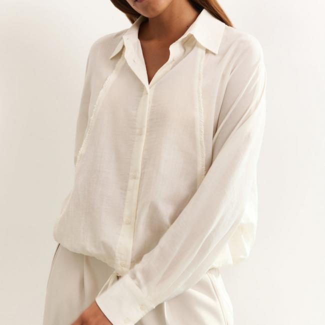 Chemise avec de subtiles coutures détaillées