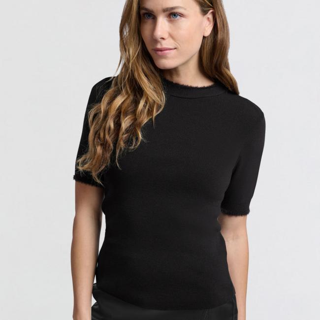 Pull côtelé à manches courtes et détails fausse fourrure