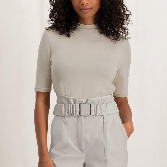 T-shirt col montant, manches courtes, coupe droite