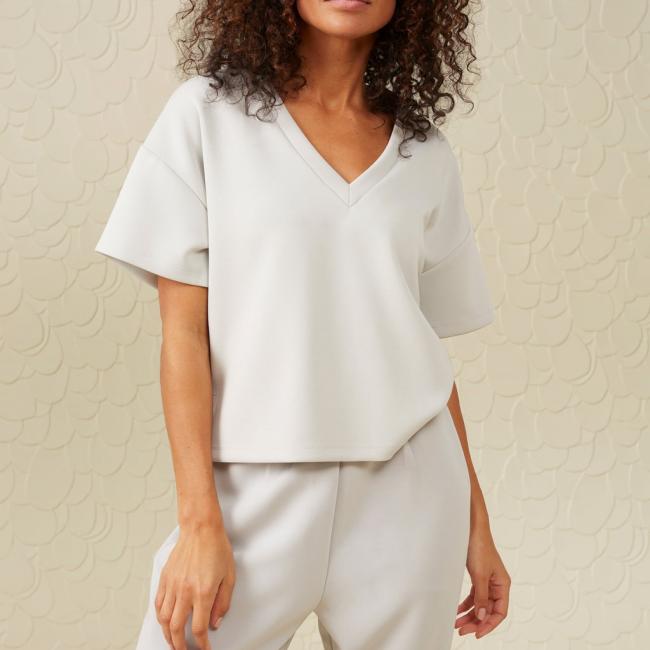 Pull col V, manches courtes larges, coupe ample