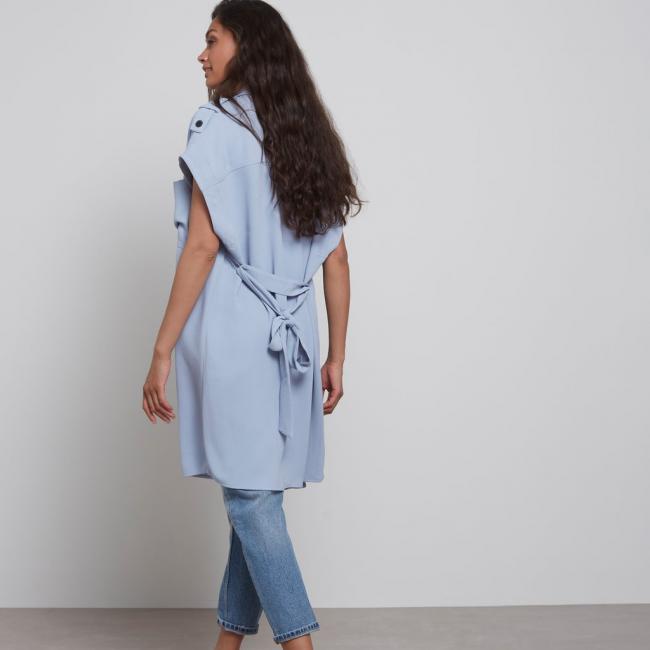 Robe sans manches avec poches, boutons, détails aux épaules