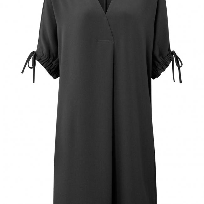 Robe col V, demi-manches et détails plissés 