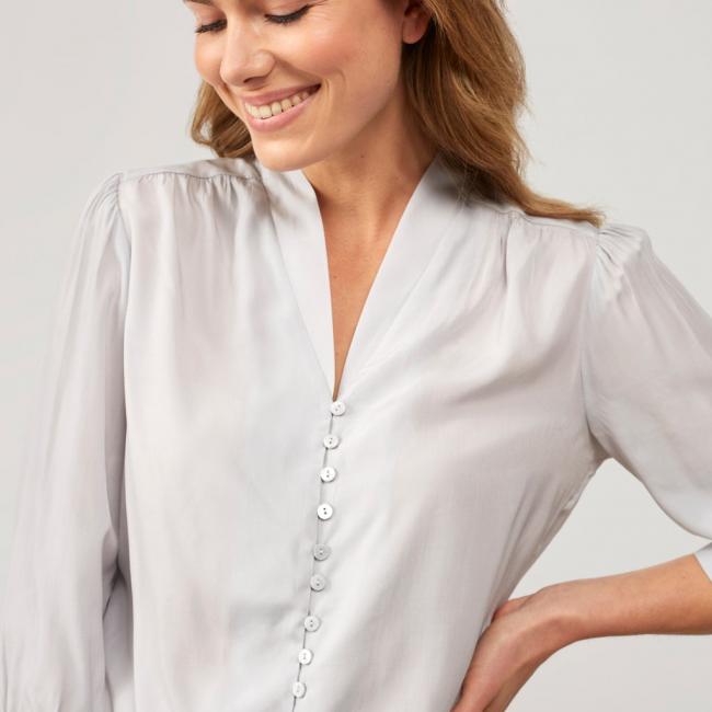 Chemise boutonnée, à nouer, col V, manches ballon 7/8