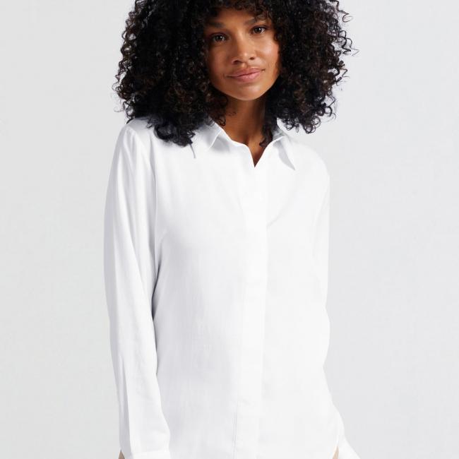 Blouse classique à détails aux poignets