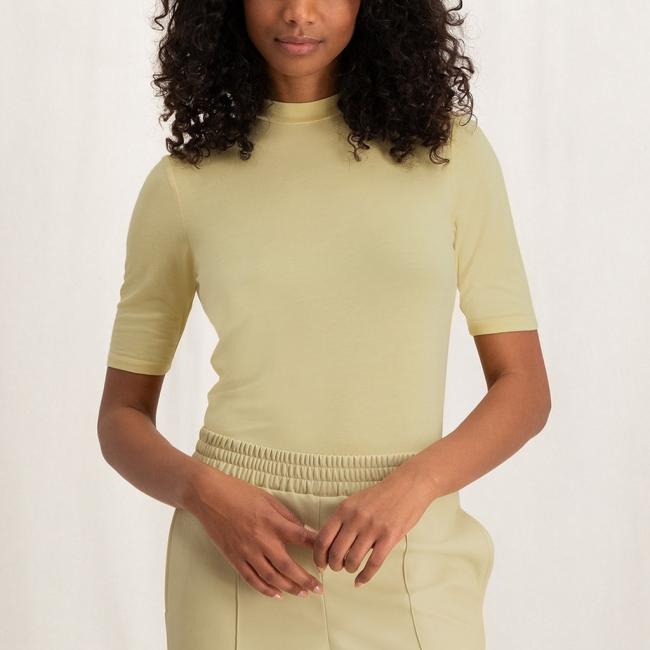 T-shirt col montant, manches courtes, coupe droite