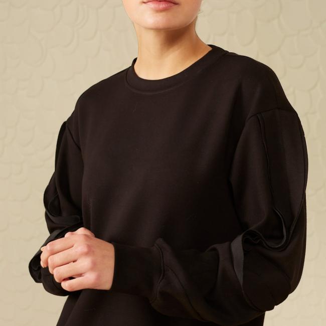 Robe sweat à col rond et à manches longues détaillées