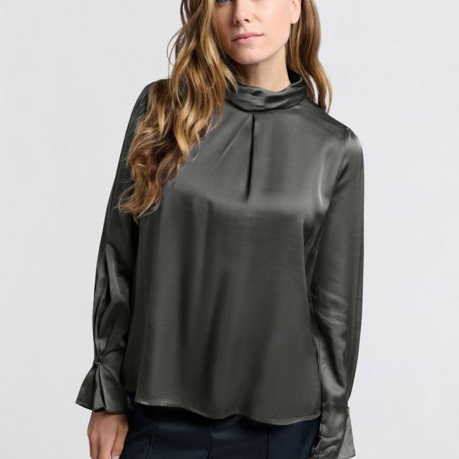 Blouse plissée avec col drapé