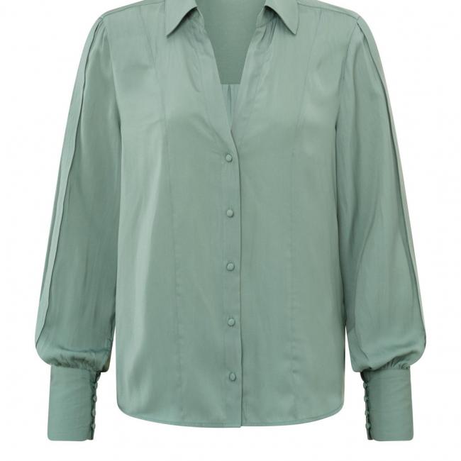 Chemise manches longues, col classique, finitions plissées