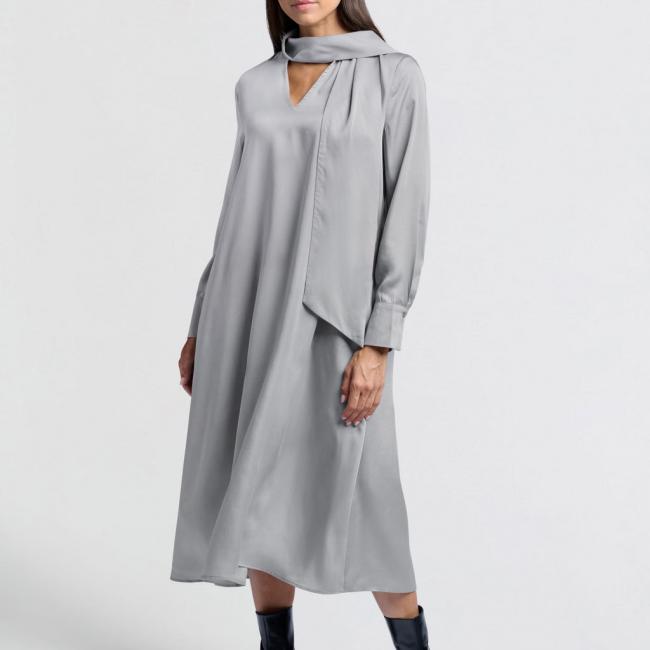 Robe fluide à col V et nSud en finition