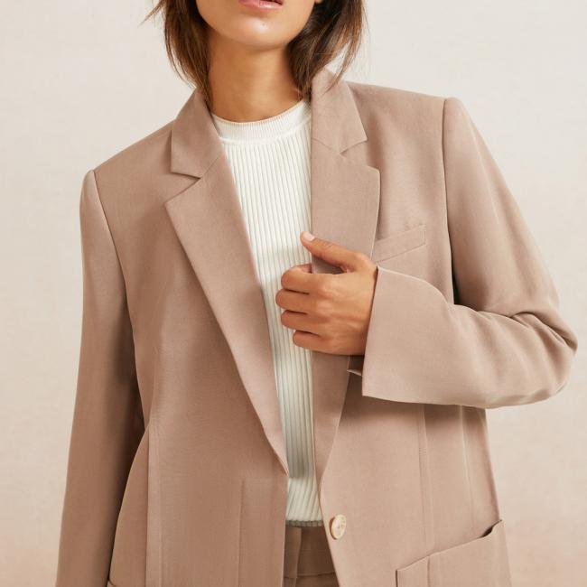 Blazer oversize avec poches, boutons et coutures apparentes