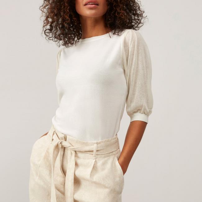 Short en tissu jacquard, poches latérales et détails plissés