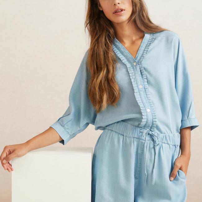 Haut chauve-souris en chambray, col V, demi-manches