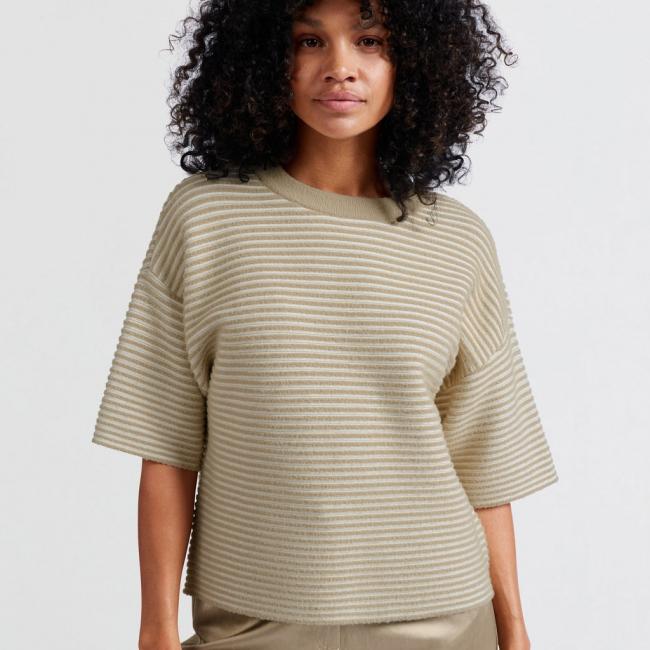 Pull duveteux à rayures et manches courtes
