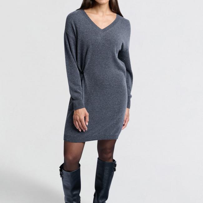 Robe grise en maille, coupe midi ample, col V