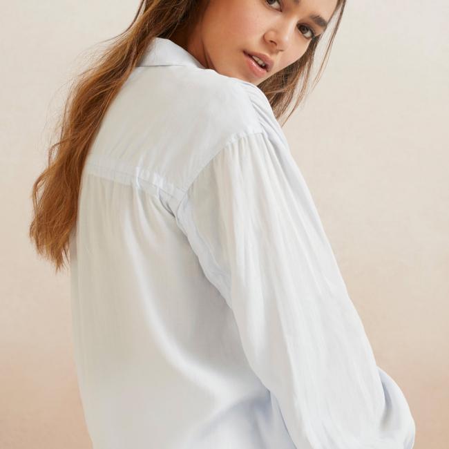 Chemise oversize, manches longues bouffantes, col et boutons