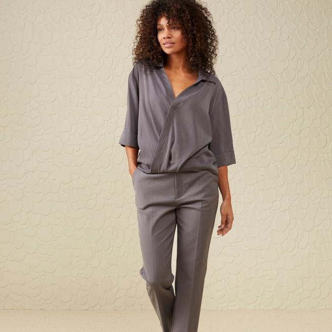 Pantalon chino droit à fermeture éclair et poches