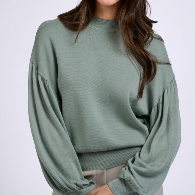 Pull doux oversize à larges manches longues et col montant