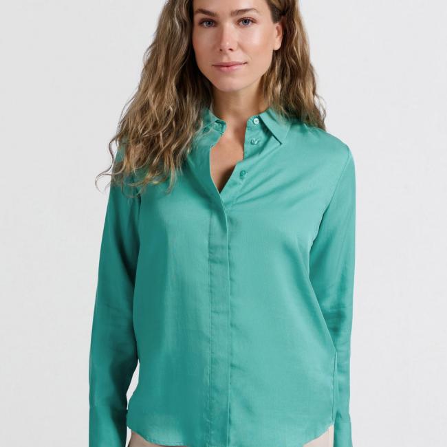 Blouse classique à détails aux poignets