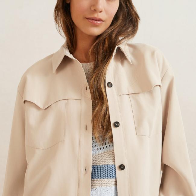 Veste manches longues à poches et boutons