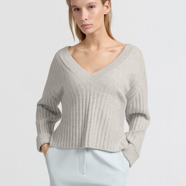 Pull doux côtelé à col en V et manches longues