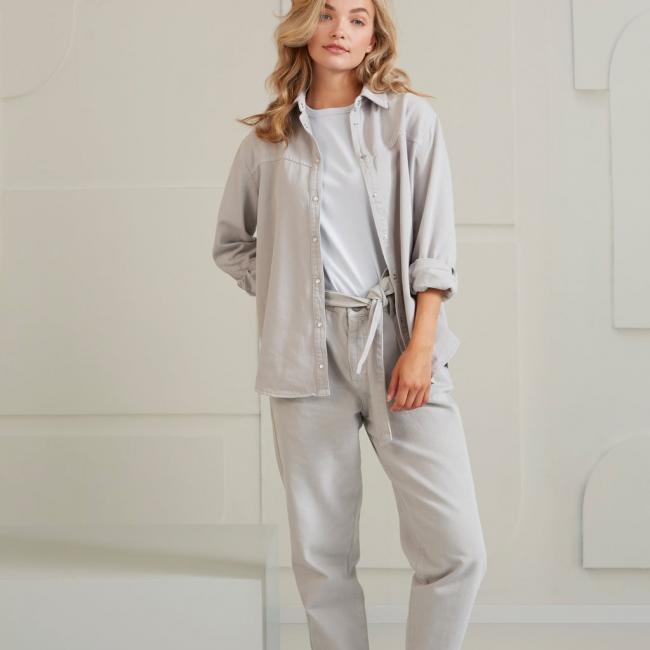 Chemise en coton avec col, manches longues et boutons