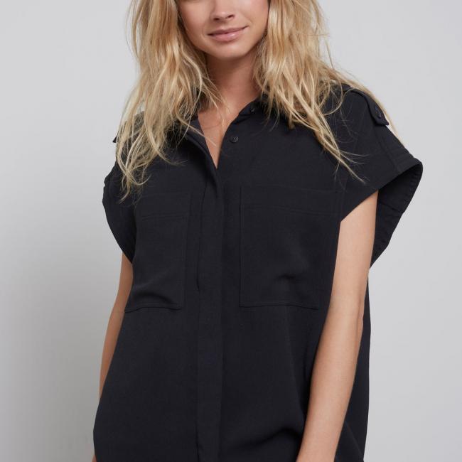 Veste chemise sans manches, poches de poitrine et boutons