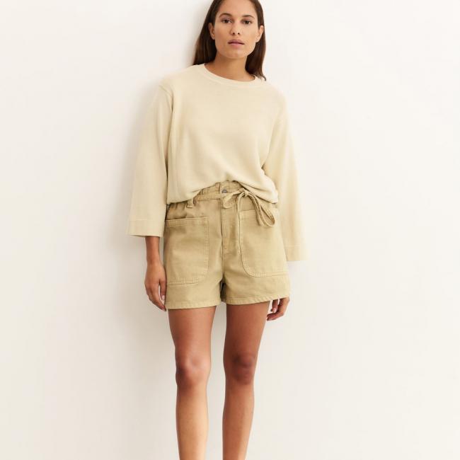 Short taille haute avec finition teintée