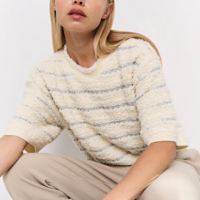 Pull doux à rayures brillantes et manches courtes
