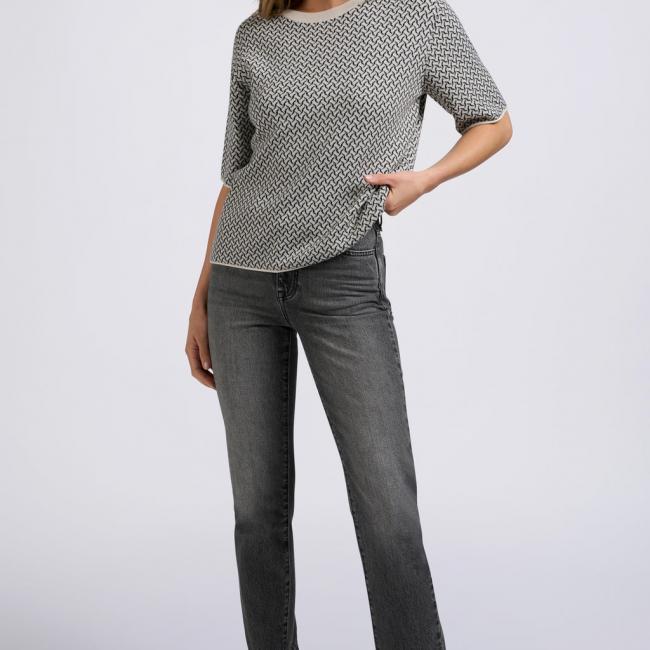 Jean foncé taille haute, coupe droite avec poches