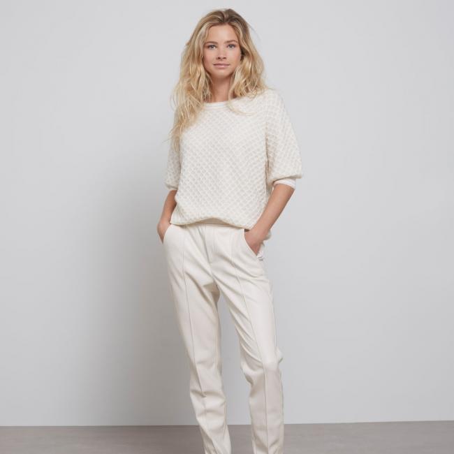 Pantalon en simili cuir avec poches et coutures apparentes