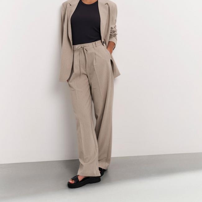 Pantalon larges à fines rayures