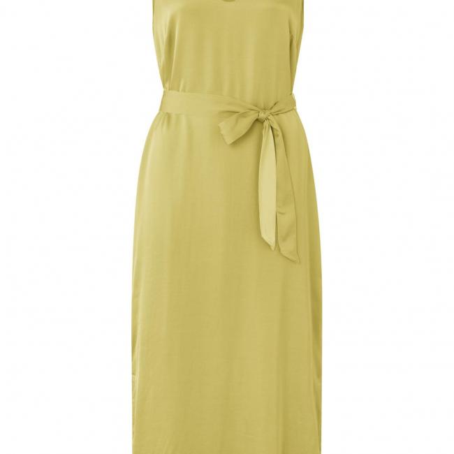 Robe à bretelles, col V, fente et ceinture satinée à nouer