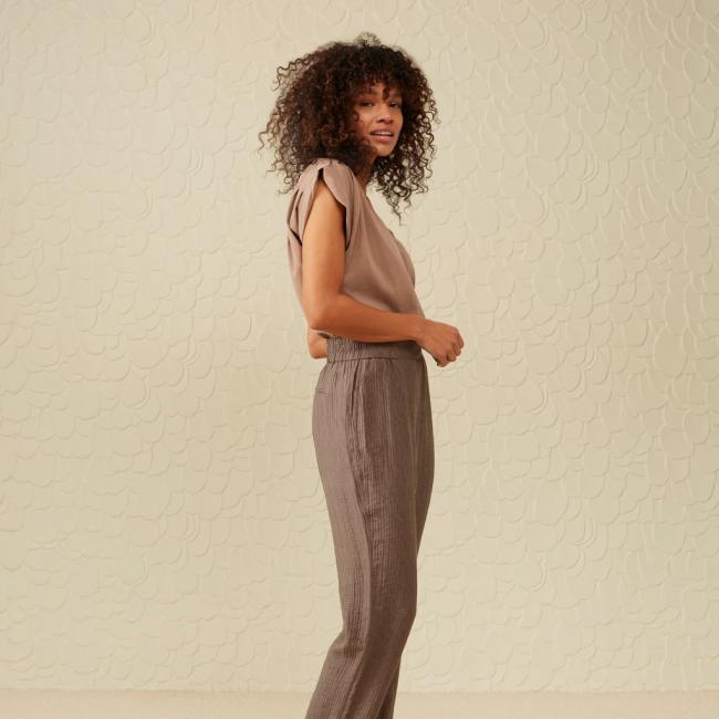 Pantalon fluide, poches latérales et taille élastiquée