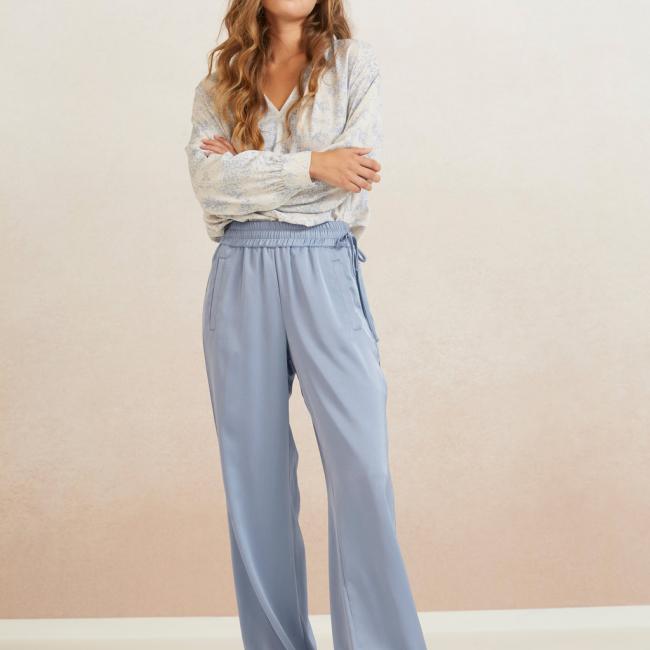 Pantalon large en satin avec poches et cordon de serrage